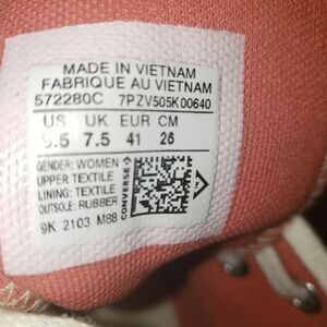 Converse All Star Chuck Taylor Women's size 9.5 Used